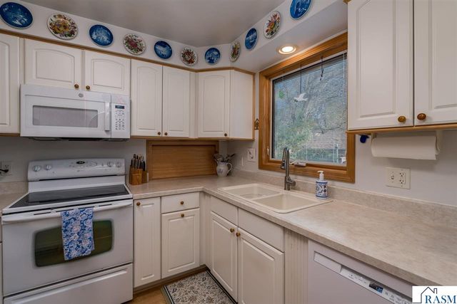 825 Carney Avenue, Mankato, MN 56001