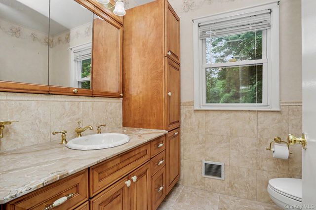 24 Bradford Avenue, Harrison, NY 10528