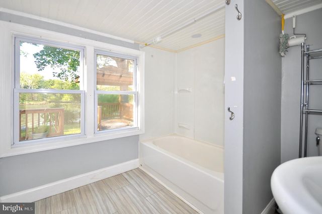 615 NESHAMINY, Croydon, PA 19021