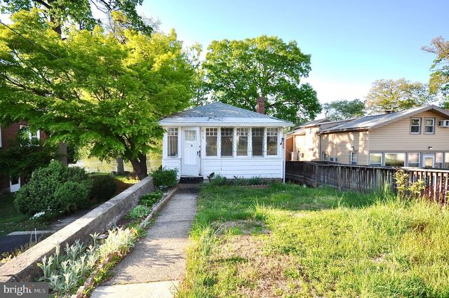615 NESHAMINY, Croydon, PA 19021