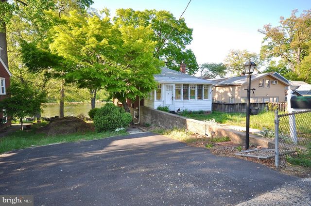 615 NESHAMINY, Croydon, PA 19021