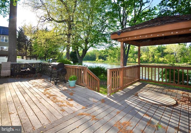 615 NESHAMINY, Croydon, PA 19021