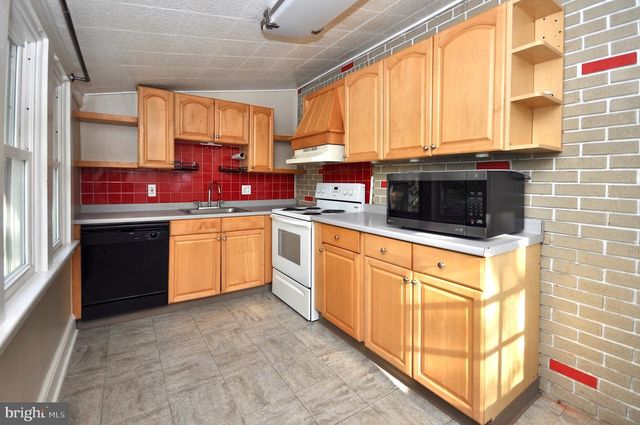 615 NESHAMINY, Croydon, PA 19021