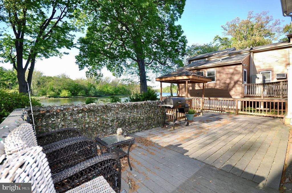 615 NESHAMINY, Croydon, PA 19021