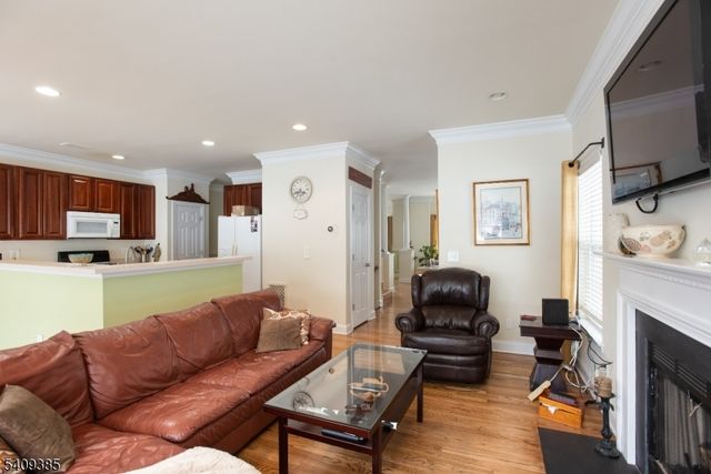 112 Wallace Ct, Green Brook Twp., NJ 08812