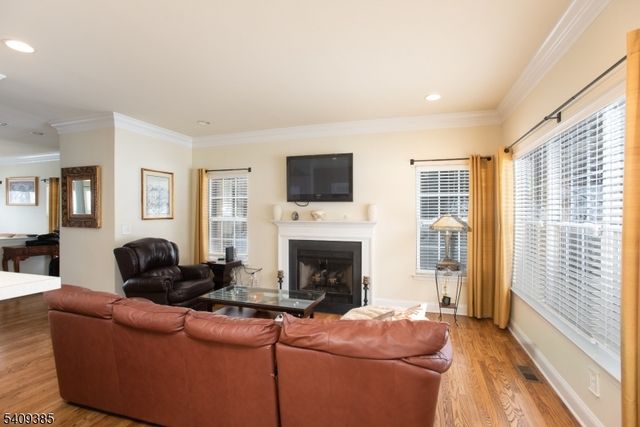 112 Wallace Ct, Green Brook Twp., NJ 08812