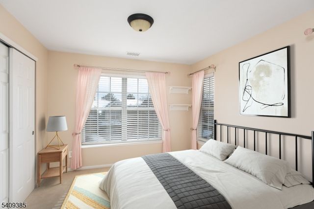 112 Wallace Ct, Green Brook Twp., NJ 08812