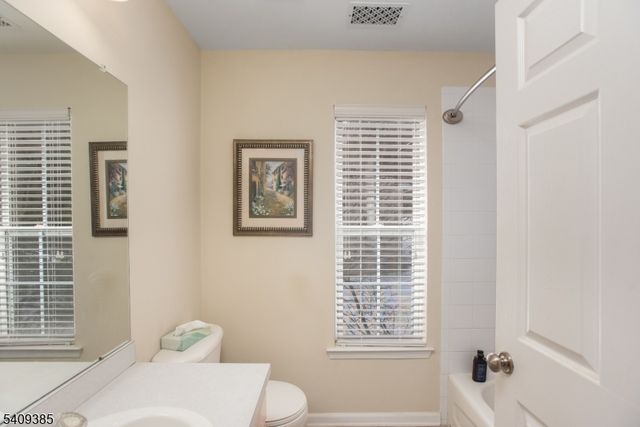 112 Wallace Ct, Green Brook Twp., NJ 08812