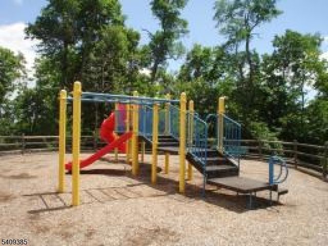 112 Wallace Ct, Green Brook Twp., NJ 08812