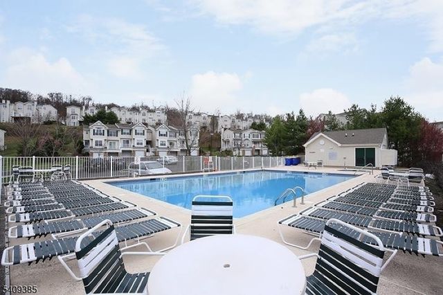 112 Wallace Ct, Green Brook Twp., NJ 08812