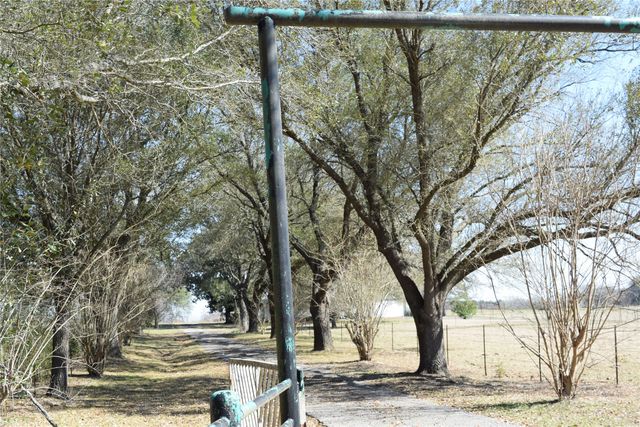 741 County Road 1222, Grand Saline, TX 75140