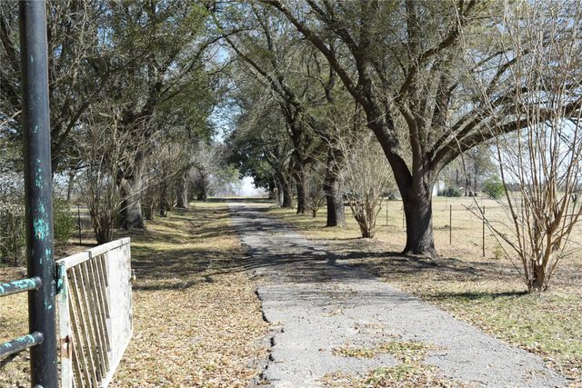 741 County Road 1222, Grand Saline, TX 75140