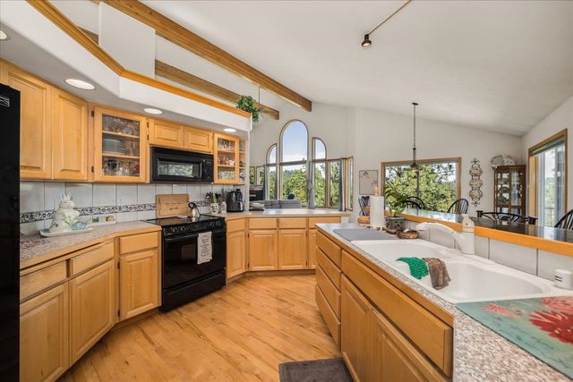 1607 E Wildflower Ln, Spokane, WA 99224