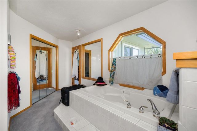 1607 E Wildflower Ln, Spokane, WA 99224