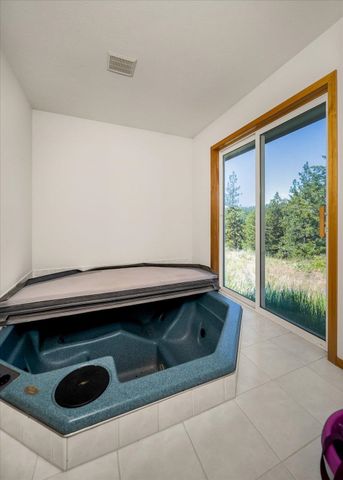1607 E Wildflower Ln, Spokane, WA 99224