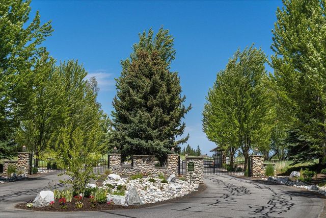 1607 E Wildflower Ln, Spokane, WA 99224