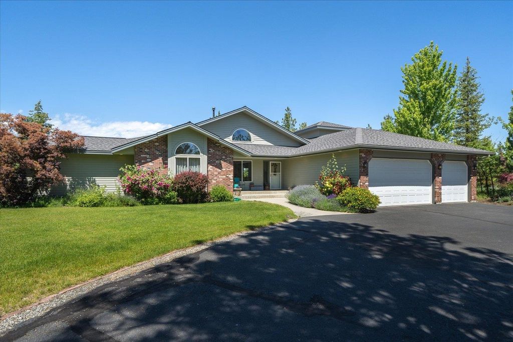 1607 E Wildflower Ln, Spokane, WA 99224