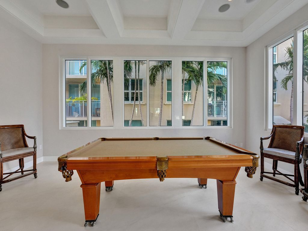 Image 12 of property listing at 99 SE Mizner Boulevard 802, Boca Raton, FL 33432