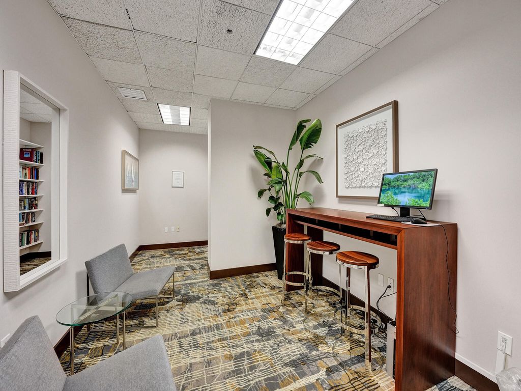 Image 15 of property listing at 99 SE Mizner Boulevard 802, Boca Raton, FL 33432