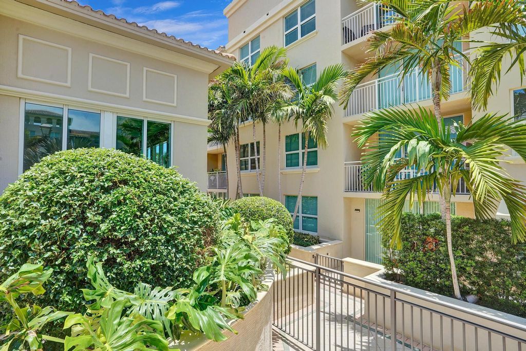 Image 17 of property listing at 99 SE Mizner Boulevard 802, Boca Raton, FL 33432