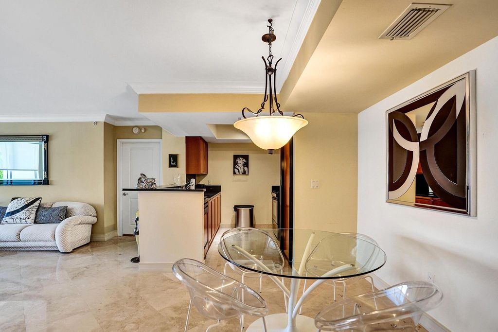 Image 19 of property listing at 99 SE Mizner Boulevard 802, Boca Raton, FL 33432