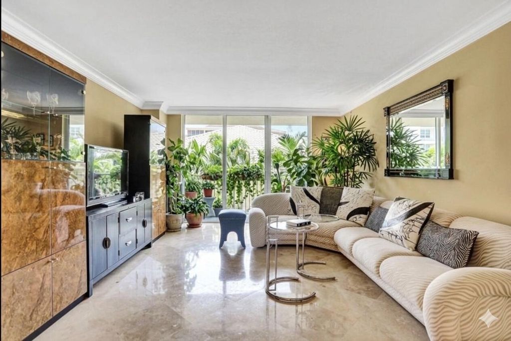 Image 23 of property listing at 99 SE Mizner Boulevard 802, Boca Raton, FL 33432