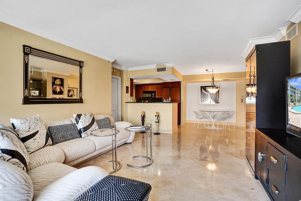 Image 26 of property listing at 99 SE Mizner Boulevard 802, Boca Raton, FL 33432