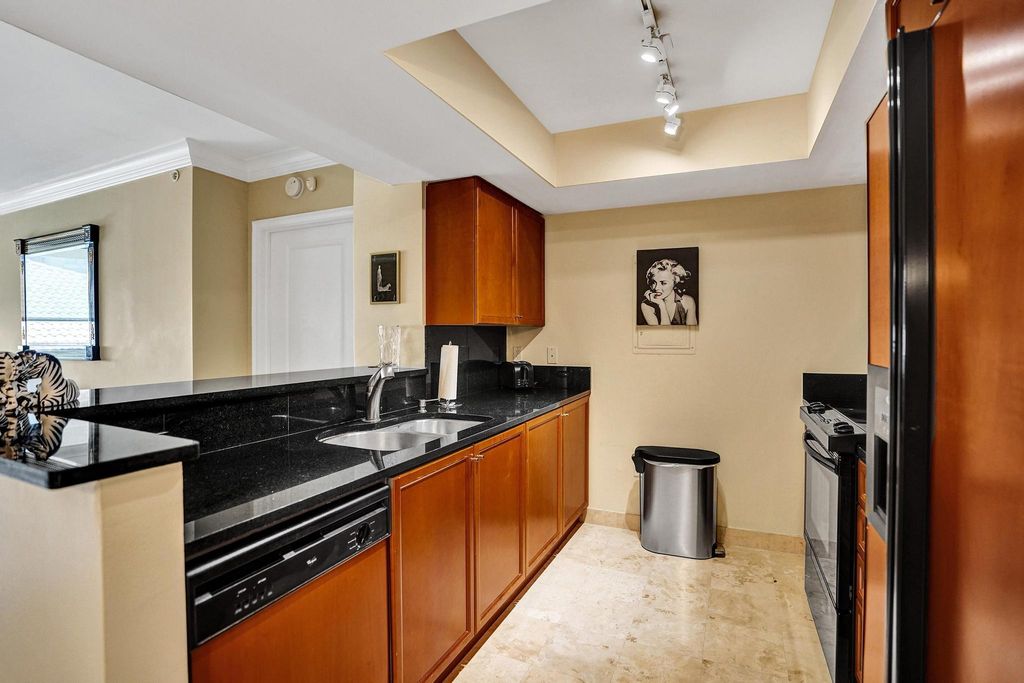 Image 27 of property listing at 99 SE Mizner Boulevard 802, Boca Raton, FL 33432