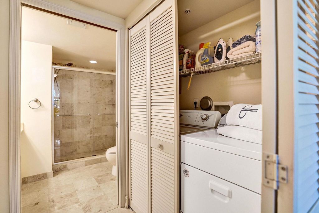 Image 30 of property listing at 99 SE Mizner Boulevard 802, Boca Raton, FL 33432