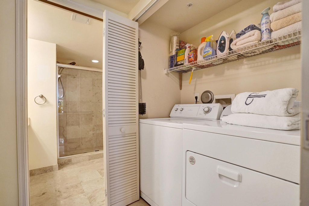 Image 31 of property listing at 99 SE Mizner Boulevard 802, Boca Raton, FL 33432