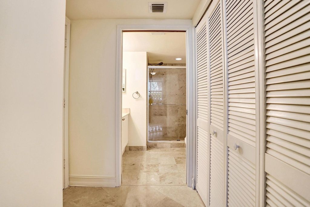 Image 32 of property listing at 99 SE Mizner Boulevard 802, Boca Raton, FL 33432