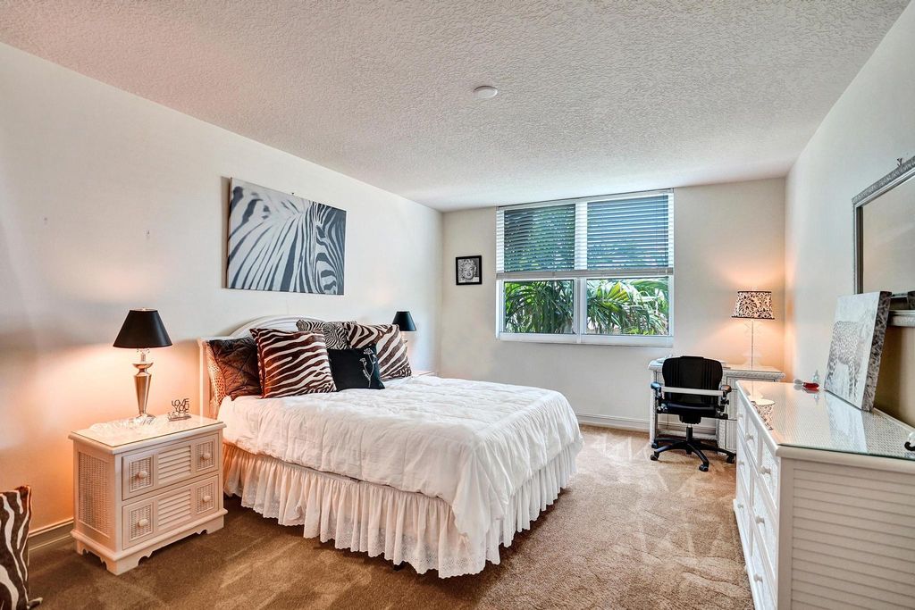 Image 34 of property listing at 99 SE Mizner Boulevard 802, Boca Raton, FL 33432