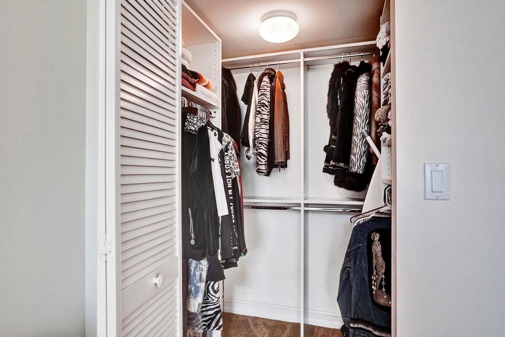 Image 36 of property listing at 99 SE Mizner Boulevard 802, Boca Raton, FL 33432