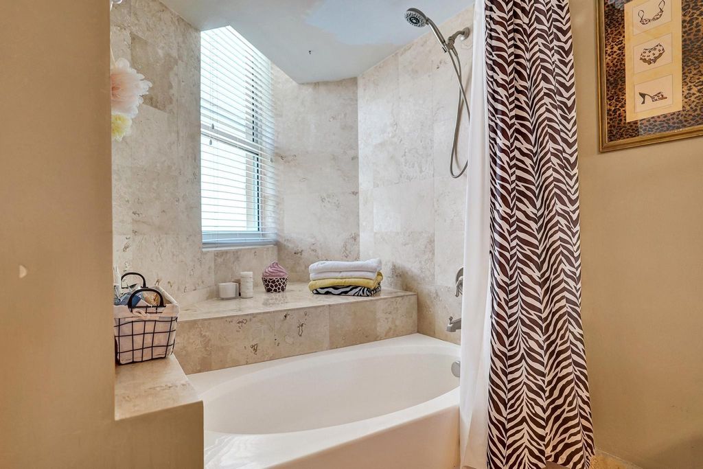 Image 44 of property listing at 99 SE Mizner Boulevard 802, Boca Raton, FL 33432