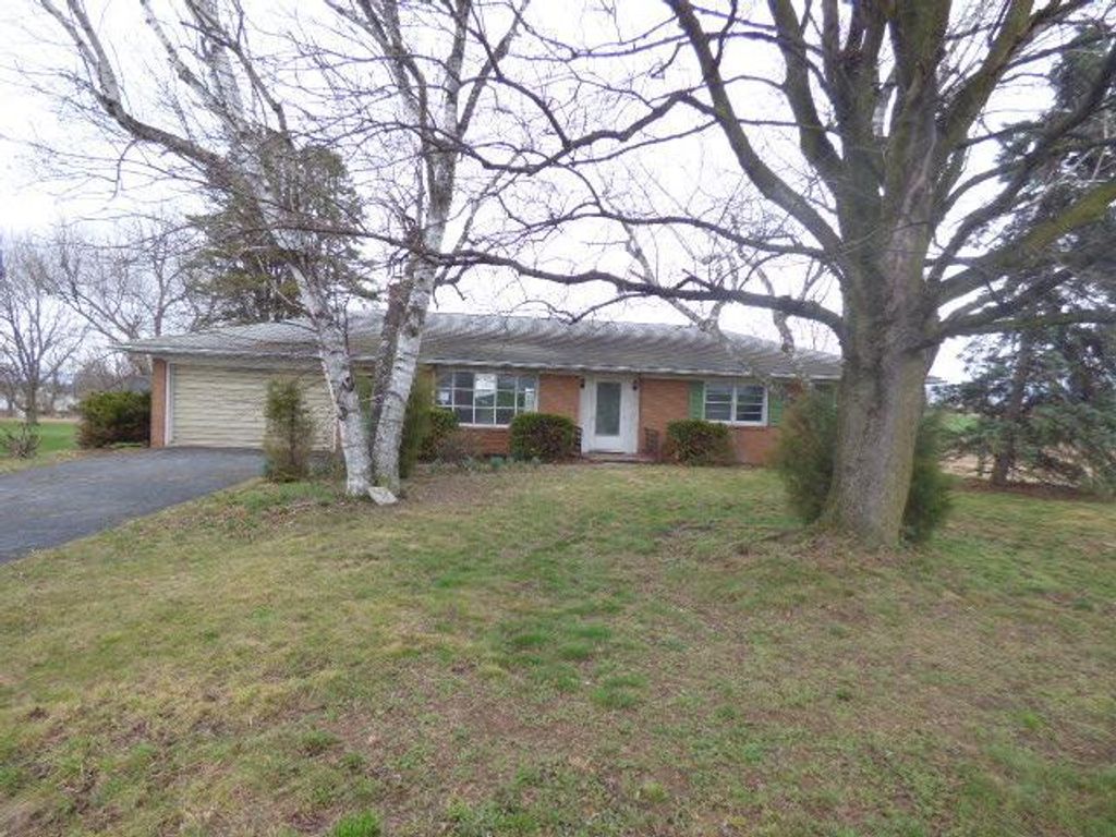 893 BUCHANAN TRAIL EAST E, Greencastle, PA 17225