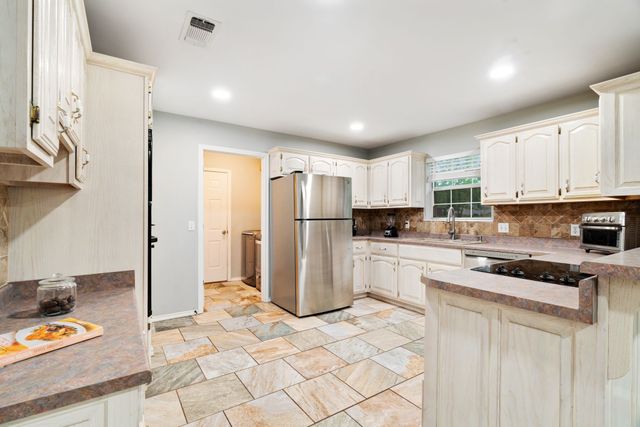 2735 Meadow Lane, Reno, TX 75462