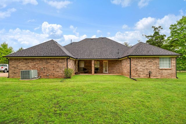 2735 Meadow Lane, Reno, TX 75462