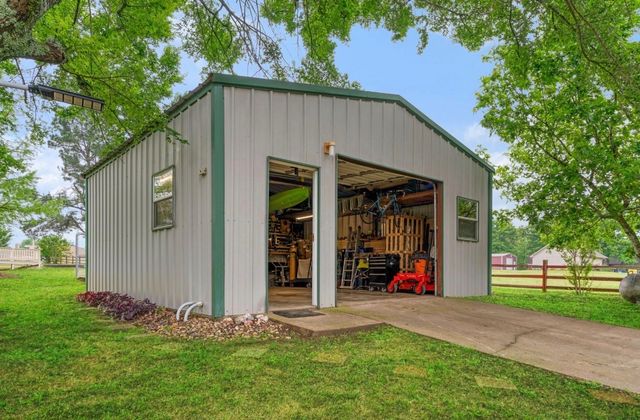 2735 Meadow Lane, Reno, TX 75462