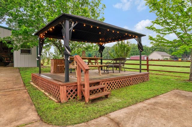 2735 Meadow Lane, Reno, TX 75462