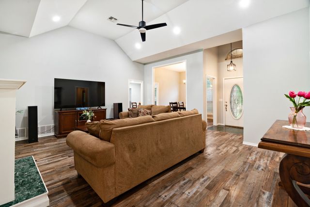 2735 Meadow Lane, Reno, TX 75462