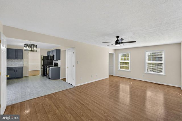 245 BAER OAK DR, Maurertown, VA 22644