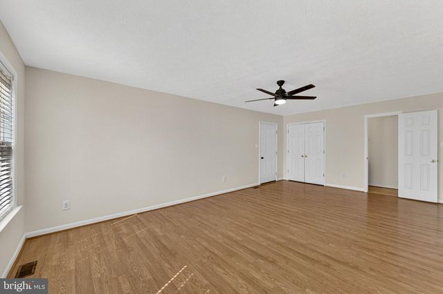245 BAER OAK DR, Maurertown, VA 22644