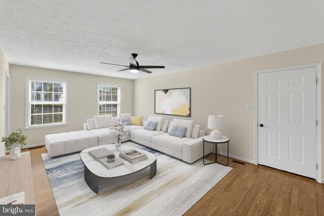 245 BAER OAK DR, Maurertown, VA 22644