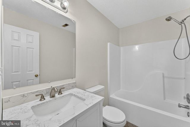 245 BAER OAK DR, Maurertown, VA 22644
