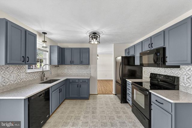 245 BAER OAK DR, Maurertown, VA 22644