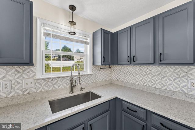 245 BAER OAK DR, Maurertown, VA 22644