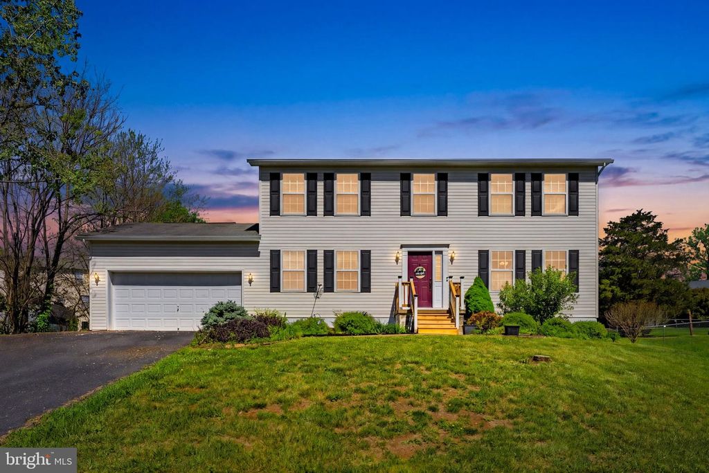 245 BAER OAK DR, Maurertown, VA 22644