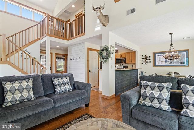 344 HEMLOCK LN, Tannersville, PA 18372
