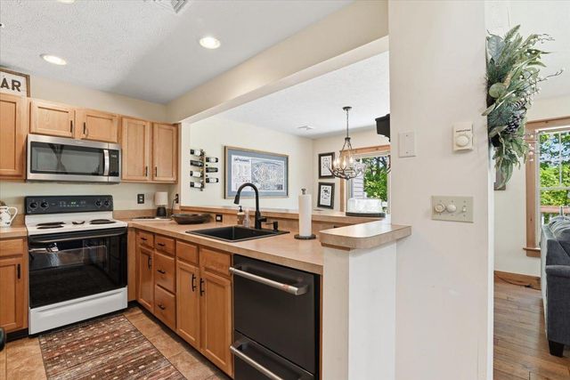 344 HEMLOCK LN, Tannersville, PA 18372