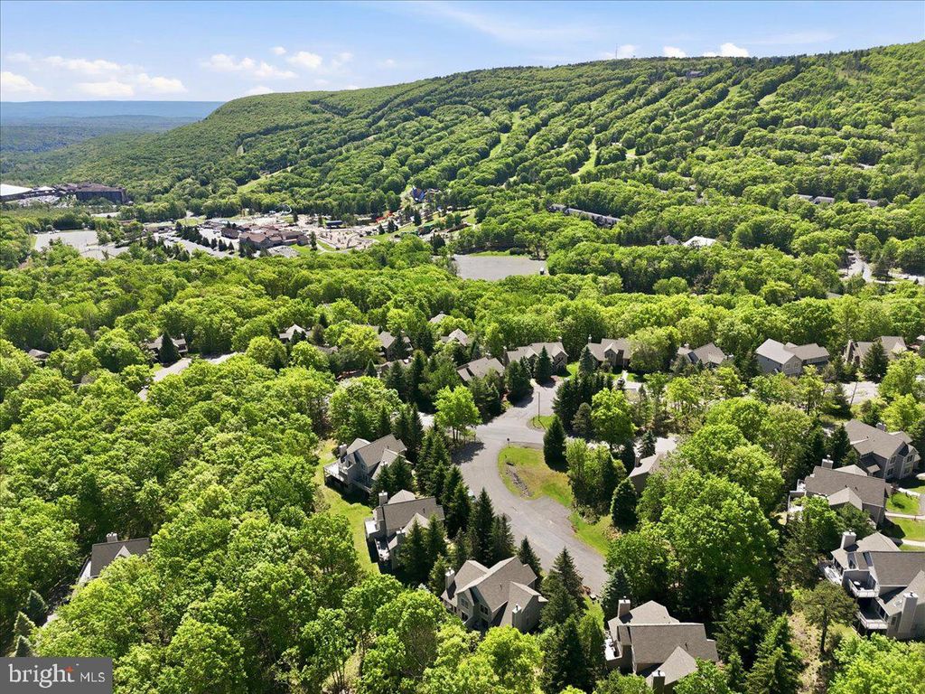 Image 2 of property listing at 344 HEMLOCK LN, Tannersville, PA 18372